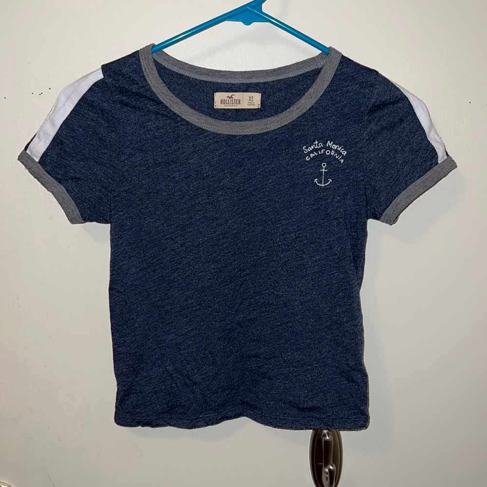 Navy blue short sleeved crop top